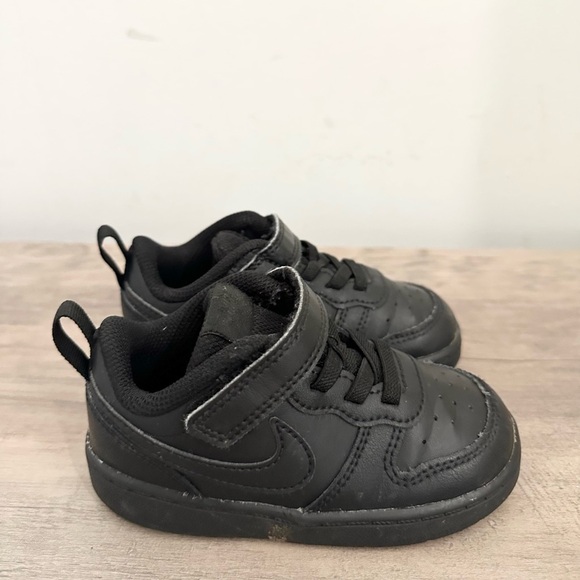 Nike Kids' Court Borough black sneakers active size 7 casual - Picture 3 of 7